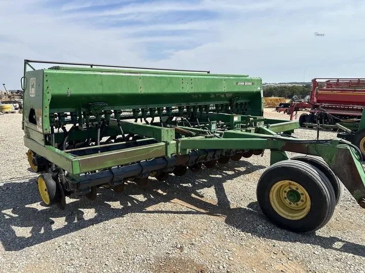 Used 1992 John Deere 750, photo 1 of 6