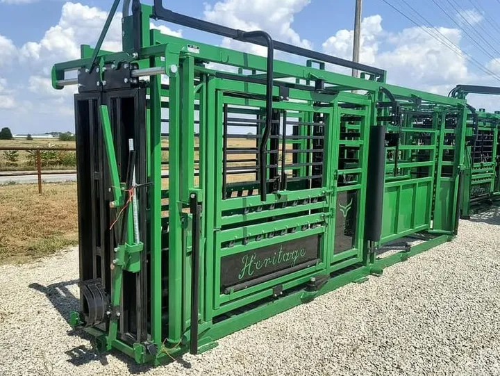 New Synergy Ag Heritage XL Manual Chute with Adjustable Alley (HMXL), photo 1 of 5