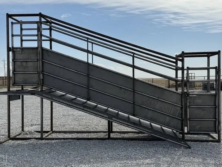 New Heavy-Duty Single Loading Chute Ramp, photo 1 of 6