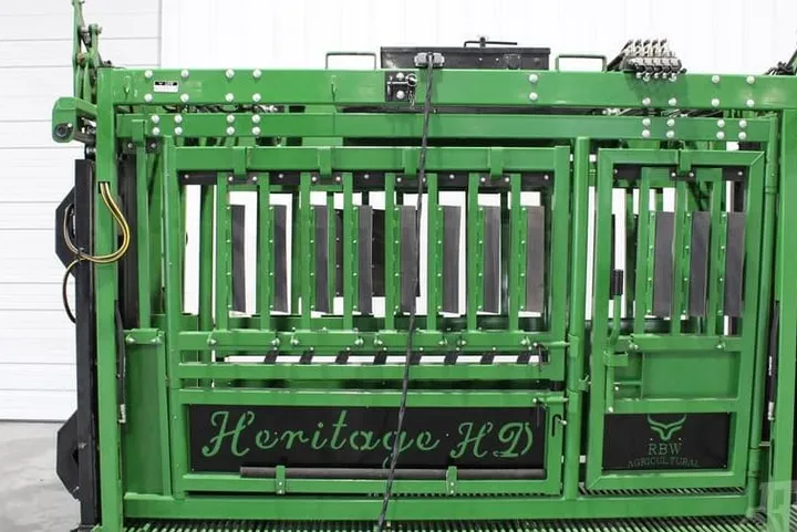 New Synergy Ag Heritage HD Hydraulic Chute (HHHD), photo 1 of 6