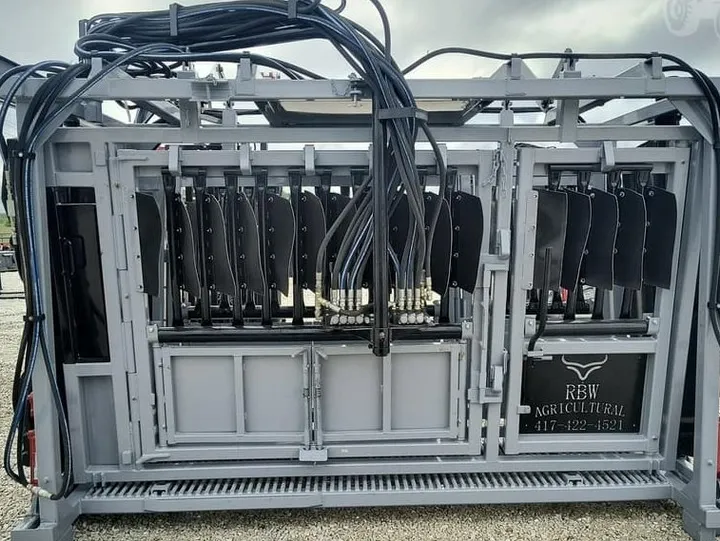 Potro de contención comercial para ganado Synergy Ag Legacy E – equipo nuevo, foto 1 de 6