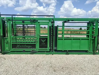 New Synergy Ag Heritage XL Manual Chute with Adjustable Alley (HM), photo 1 of 6