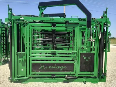 New Synergy Ag Heritage Hydraulic Cattle Chute (HH), photo 1 of 6