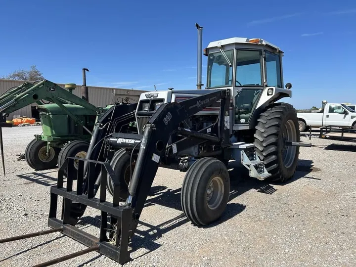 Used 1989 White 120, photo 2 of 6