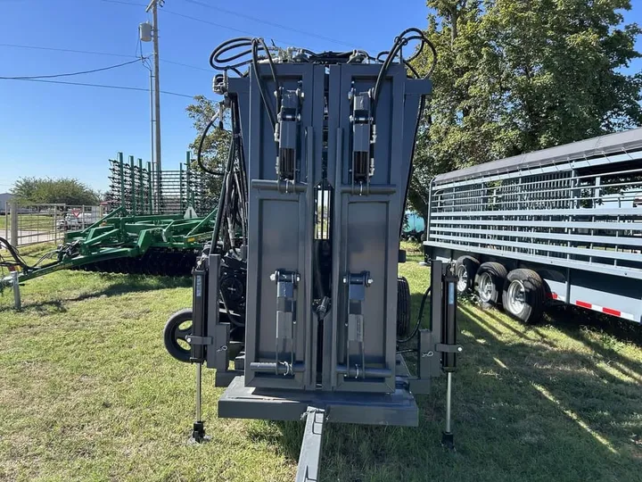 New 2026 R&R Livestock Equipment BIG RED, photo 2 of 6