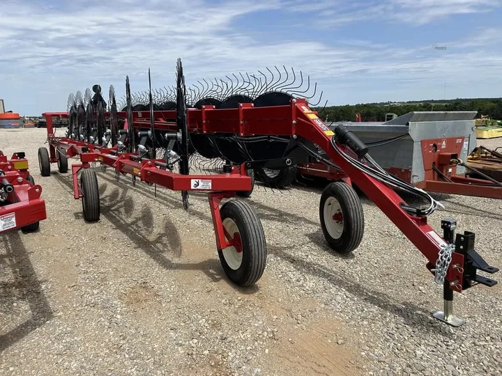 New 2026 H & S HC5116, photo 2 of 6