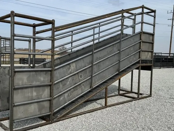 New Heavy-Duty Single Loading Chute Ramp, photo 2 of 6