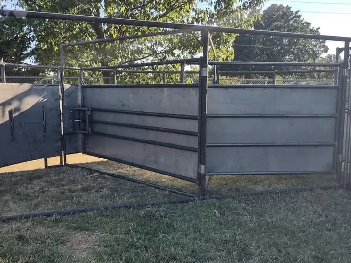 New 10' Cornerless Sweep Tub, photo 2 of 6