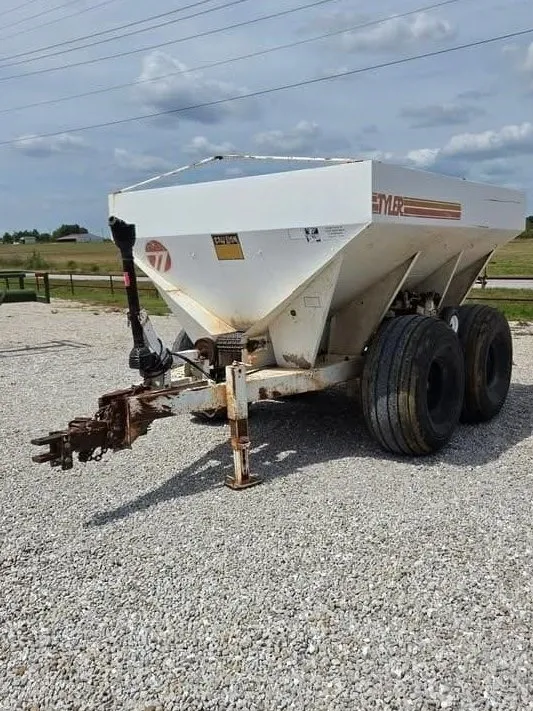 Used Tyler Moonwalk 260 6-Ton Fertilizer Spreader, photo 2 of 6