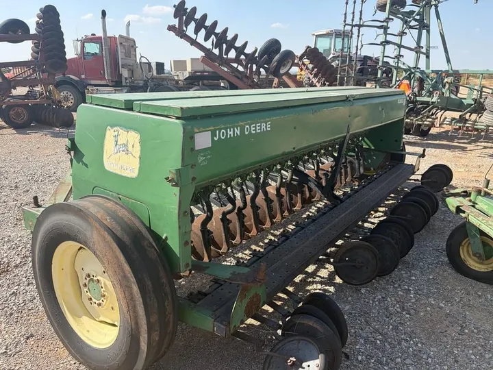Used John Deere 8300, photo 3 of 4