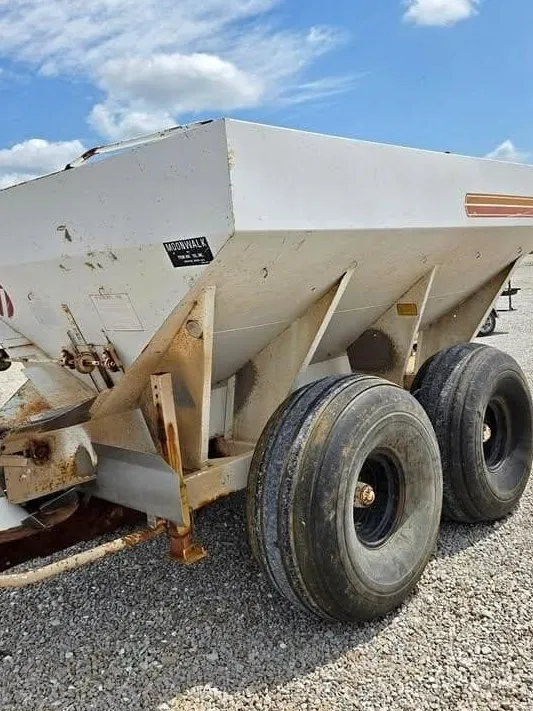 Used Tyler Moonwalk 260 6-Ton Fertilizer Spreader, photo 3 of 6