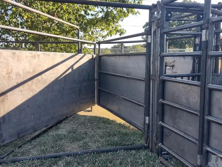 New 10' Cornerless Sweep Tub, photo 3 of 6