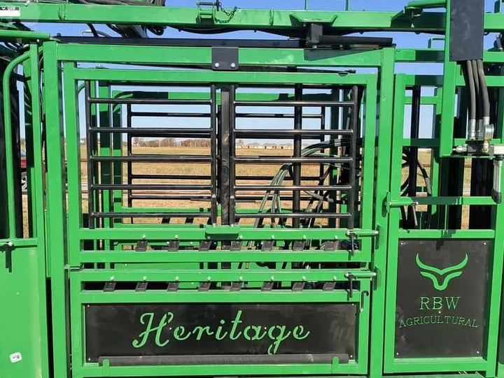 New Synergy Ag Heritage Hydraulic XL Chute & Alley (HHXL), photo 3 of 6