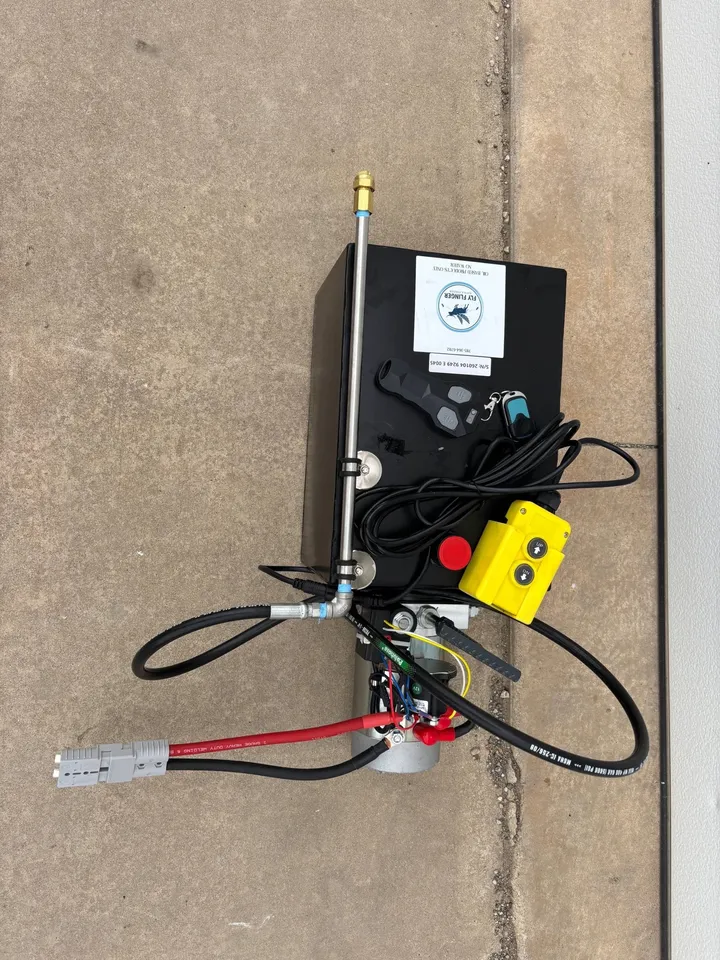 Fly Flinger cattle fogger, top view showing wiring and spray wand