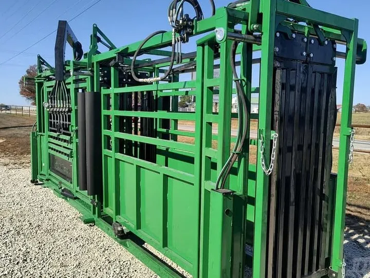 New Synergy Ag Heritage Hydraulic XL Chute & Alley (HHXL), photo 4 of 6