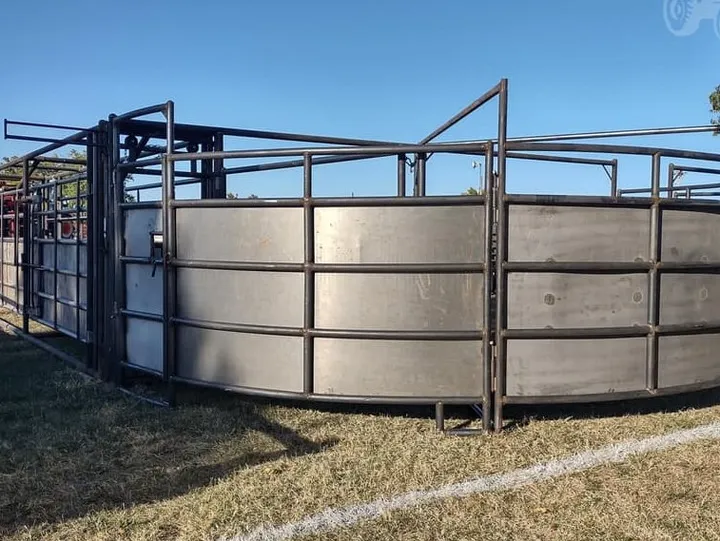New 10' Cornerless Sweep Tub, photo 4 of 6