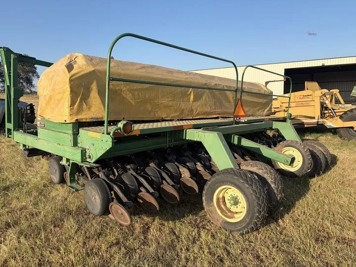 2005 John Deere 1560 – equipo usado, foto 5 de 6