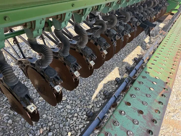 Used 1993 John Deere 450, photo 5 of 6