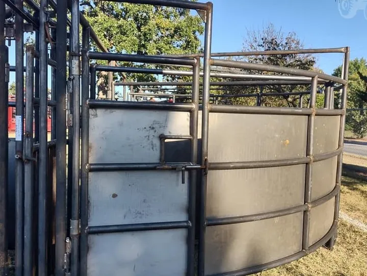 New 10' Cornerless Sweep Tub, photo 5 of 6