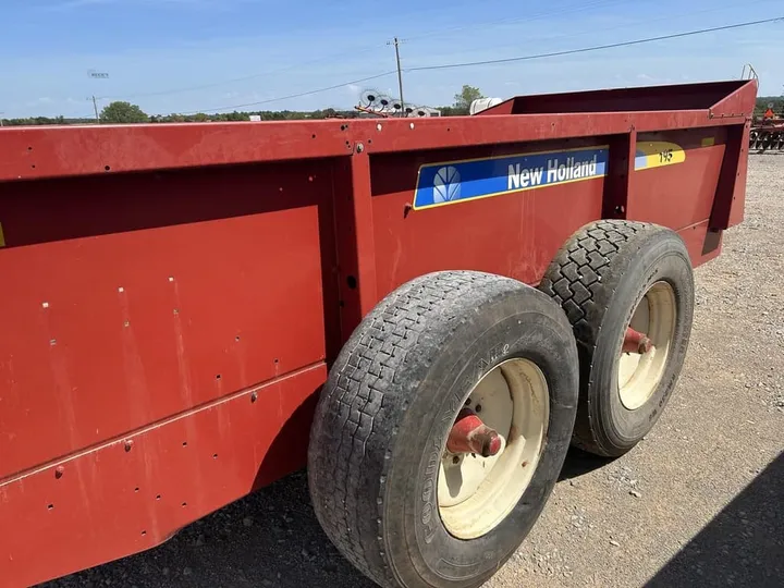Used 2010 New Holland 195, photo 6 of 6