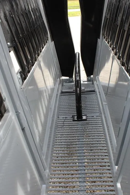 New Synergy Ag Legacy GP Commercial Cattle Chute with Gas Power Unit, photo 6 of 6