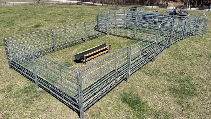 Anlage Alsobrook: Buchten mit Futtertrog, Seitenansicht